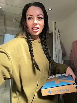 BELLABLACKXUK online show from April 2026 09:44:01 AM