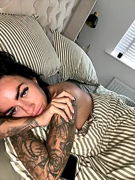 Snapshot of BELLABLACKXUK chatting on September 2025 01:00:01 PM BELLABLACKXUK online show from September 2025 01:00:01 PM