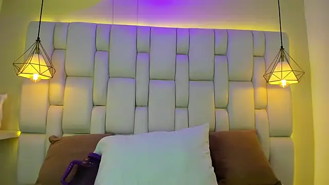 Snapshot of HannaPotther chatting on November 2025 11:21:02 AM HannaPotther online show from November 2025 11:21:02 AM