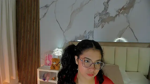Snapshot of LunaRosse_ chatting on July 2026 11:43:01 AM LunaRosse online show from July 2026 11:43:01 AM