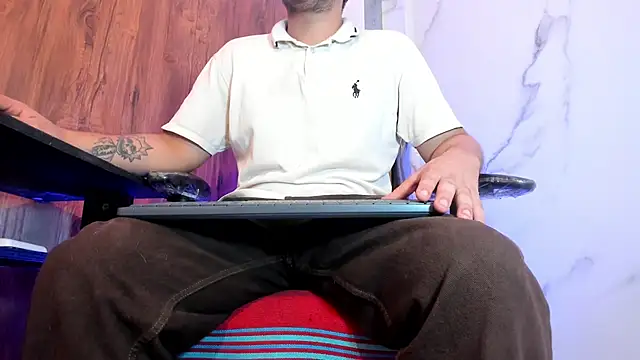 Snapshot of juanmechanic_ chatting on February 2026 01:57:01 PM juanmechanic online show from February 2026 01:57:01 PM