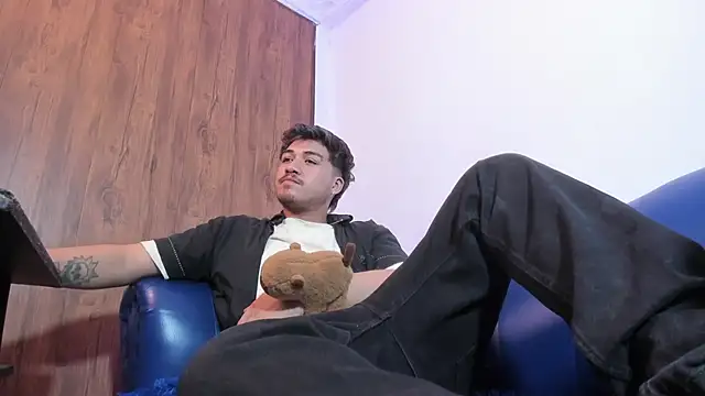 Snapshot of juanmechanic_ chatting on February 2026 04:51:02 AM juanmechanic online show from February 2026 04:51:02 AM