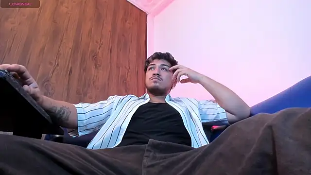 Snapshot of juanmechanic_ chatting on February 2026 06:57:01 AM juanmechanic online show from February 2026 06:57:01 AM