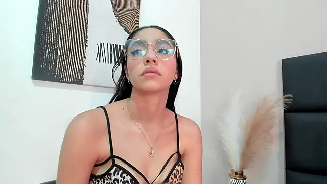 IvyJhons online show from November 2025 11:43:01 AM