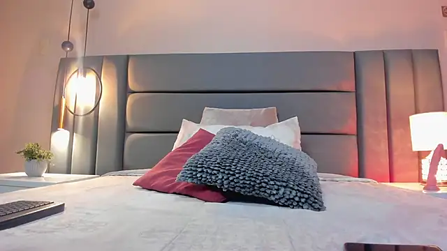 IvyJhons online show from October 2025 11:42:01 AM