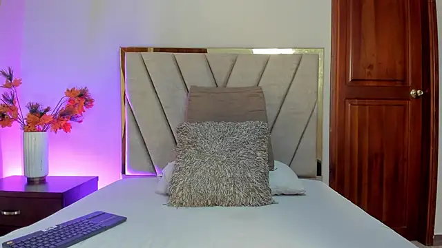 IvyJhons online show from November 2025 11:48:01 AM