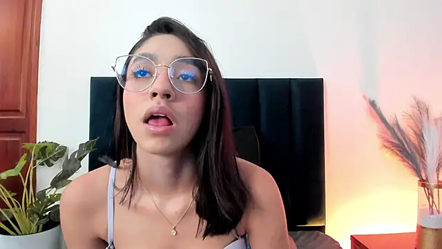 IvyJhons online show from September 2025 11:39:02 AM