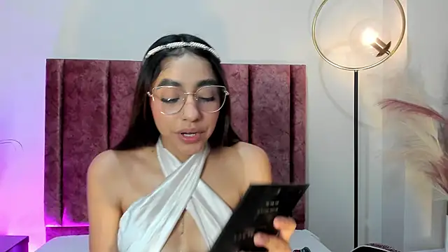 IvyJhons online show from December 2025 12:00:02 PM