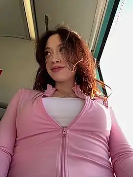 Snapshot of EstaVista chatting on October 2025 01:23:01 PM EstaVista online show from October 2025 01:23:01 PM