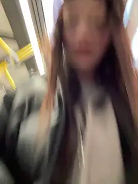 Snapshot of EstaVista chatting on November 2025 11:36:01 AM EstaVista online show from November 2025 11:36:01 AM