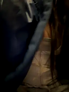 Snapshot of EstaVista chatting on December 2025 05:56:02 PM EstaVista online show from December 2025 05:56:02 PM