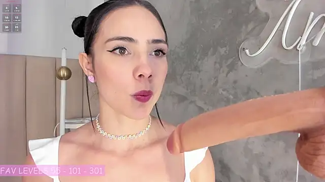 miamonroee  online show from September 2025 10:33:02 AM