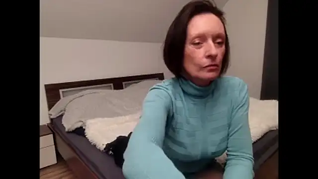 Snapshot of Zora-Enn chatting on December 2025 05:40:01 PM Zora-Enn online show from December 2025 05:40:01 PM