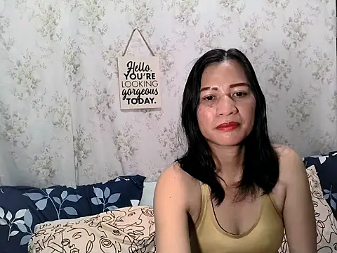Snapshot of AgnesCutie chatting on June 2026 01:33:01 AM AgnesCutie online show from June 2026 01:33:01 AM