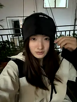 Snapshot of Moonlight-23 chatting on November 2025 01:14:01 PM Moonlight-23 online show from November 2025 01:14:01 PM