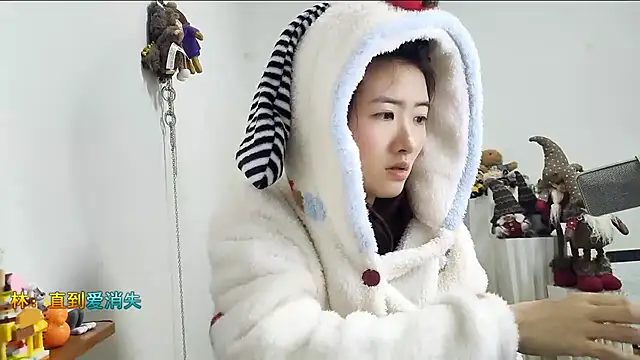 Snapshot of Moonlight-23 chatting on December 2025 01:06:01 PM Moonlight-23 online show from December 2025 01:06:01 PM