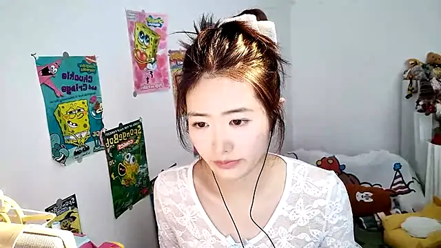 Snapshot of Moonlight-23 chatting on October 2025 07:07:01 AM Moonlight-23 online show from October 2025 07:07:01 AM