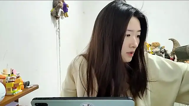 Snapshot of Moonlight-23 chatting on December 2025 01:17:02 PM Moonlight-23 online show from December 2025 01:17:02 PM