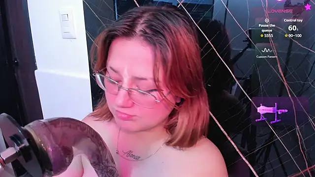 Snapshot of isa_grey_ chatting on September 2025 09:21:01 PM isa grey online show from September 2025 09:21:01 PM