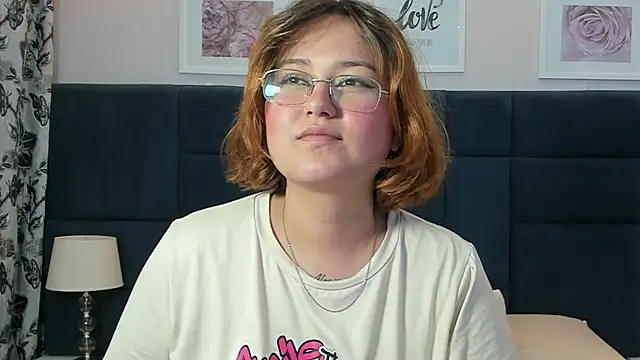 Snapshot of isa_grey_ chatting on December 2025 05:06:01 AM isa grey online show from December 2025 05:06:01 AM