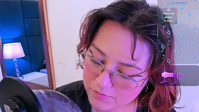 Snapshot of isa_grey_ chatting on November 2025 03:32:02 AM isa grey online show from November 2025 03:32:02 AM