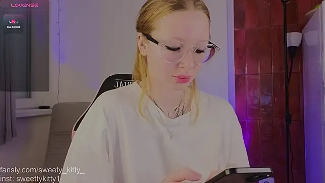 sweettykitty online show from March 2026 02:30:01 PM