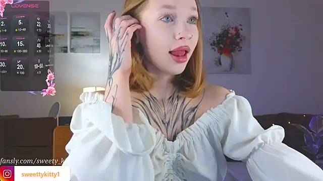 sweettykitty online show from October 2025 11:42:01 AM