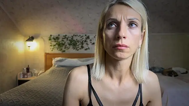 Snapshot of CleoSecret chatting on September 2025 05:00:01 PM CleoSecret online show from September 2025 05:00:01 PM