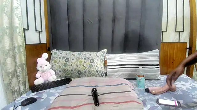 MrsMxx25 online show from February 2026 07:55:02 PM