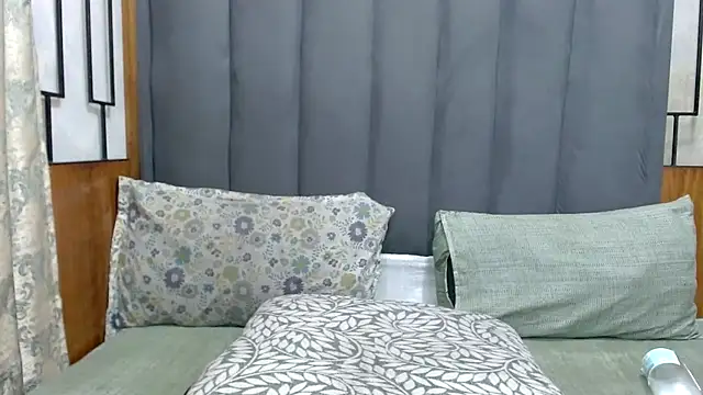 MrsMxx25 online show from April 2026 05:47:01 PM