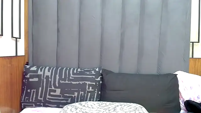 MrsMxx25 online show from May 2026 08:23:02 PM