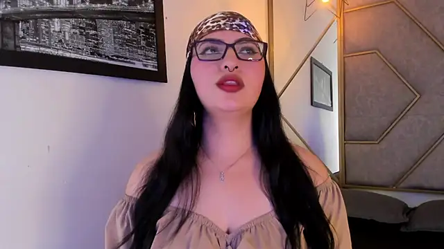 NavannyCattan online show from November 2025 06:06:02 AM