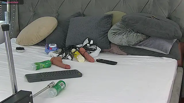 Snapshot of LolaButtie chatting on September 2025 12:27:01 PM LolaButtie online show from September 2025 12:27:01 PM