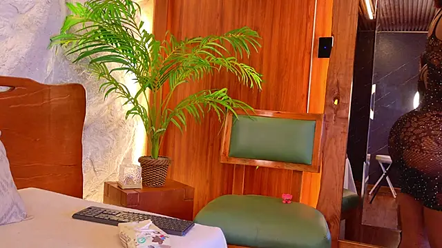 kaylie mitchel online show from April 2026 10:56:01 PM