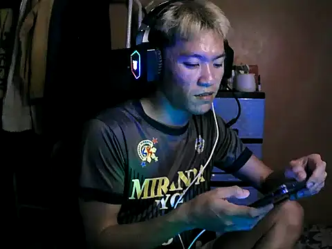 Riiichie wilCumm online show from November 2025 03:49:01 PM