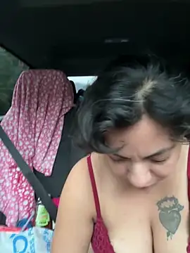 Snapshot of shakeweight chatting on December 2025 12:24:02 AM shakeweight online show from December 2025 12:24:02 AM