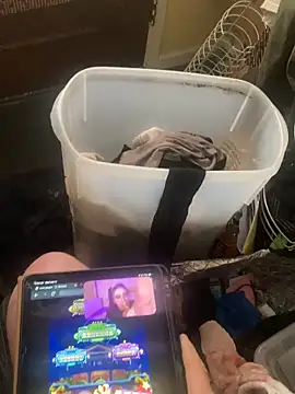 Snapshot of shakeweight chatting on February 2026 07:25:01 PM shakeweight online show from February 2026 07:25:01 PM