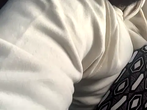 Snapshot of shakeweight chatting on December 2025 11:31:02 PM shakeweight online show from December 2025 11:31:02 PM