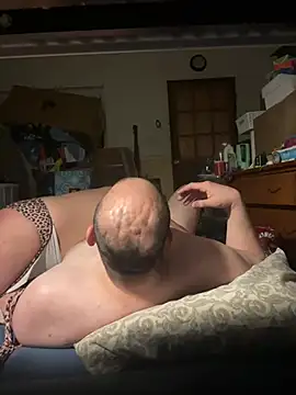 Snapshot of shakeweight chatting on January 2026 08:51:02 AM shakeweight online show from January 2026 08:51:02 AM