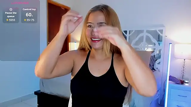 Snapshot of MikaelaStone chatting on December 2025 11:20:01 AM MikaelaStone online show from December 2025 11:20:01 AM