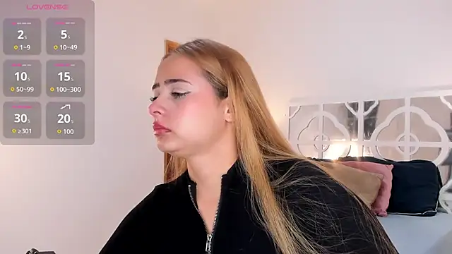 Snapshot of MikaelaStone chatting on November 2025 11:47:01 AM MikaelaStone online show from November 2025 11:47:01 AM