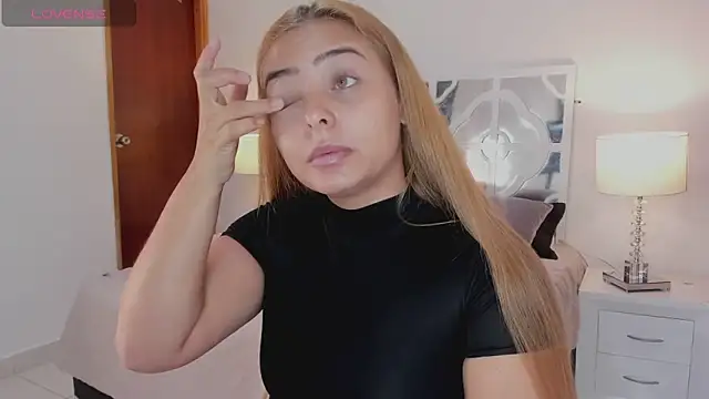 Snapshot of MikaelaStone chatting on October 2025 12:13:01 PM MikaelaStone online show from October 2025 12:13:01 PM