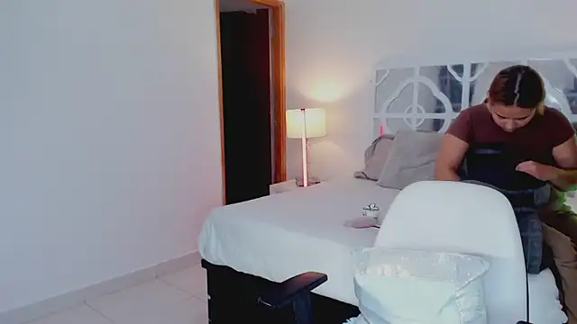 Snapshot of MikaelaStone chatting on November 2025 12:38:02 PM MikaelaStone online show from November 2025 12:38:02 PM