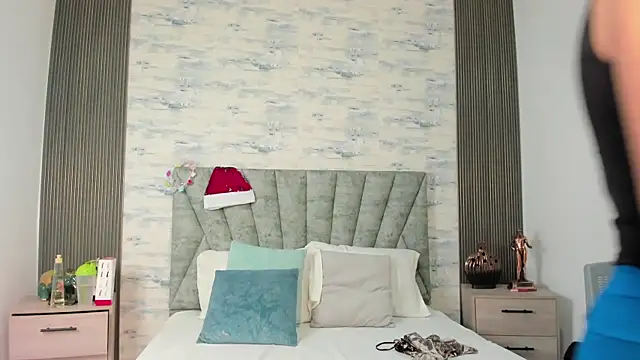 ShanelEvans online show from December 2025 06:50:02 PM