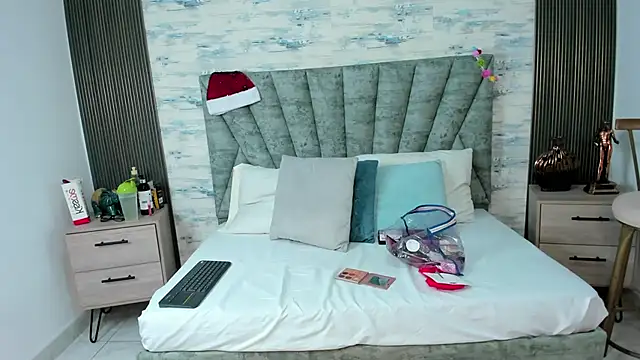 ShanelEvans online show from December 2025 06:29:02 PM