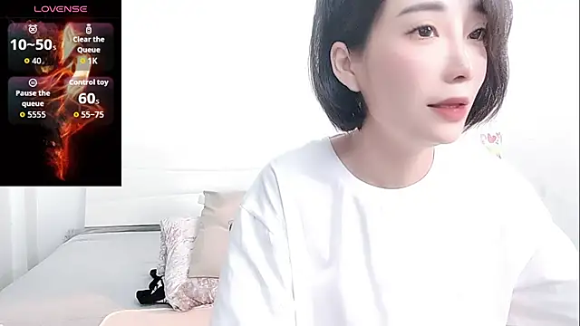 Snapshot of YIWA-2000 chatting on May 2026 04:01:01 AM YIWA-2000 online show from May 2026 04:01:01 AM