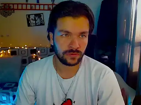 Snapshot of cortelioni_massimo_ chatting on February 2026 10:27:02 PM cortelioni massimo online show from February 2026 10:27:02 PM