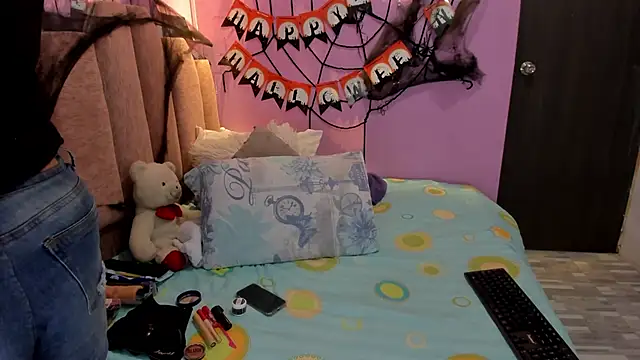 AndreaSweet2 online show from October 2025 07:36:02 PM