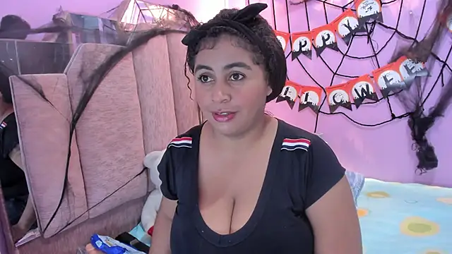 AndreaSweet2 online show from October 2025 07:46:01 PM