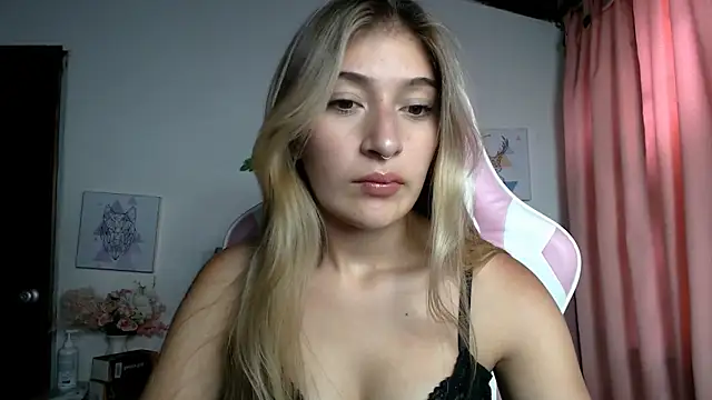 SophiaaLee online show from May 2026 08:34:01 PM